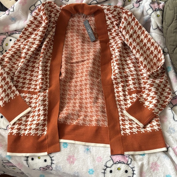 Velvet Heart Sweaters - Velvet Heart Rust and White Houndstooth Cardigan